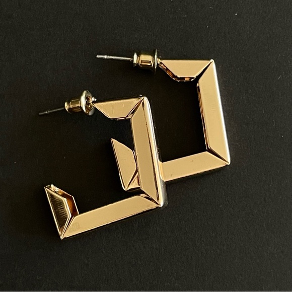 Square Gold Hoop Fashion Earrings - NWT - Picture 8 of 8